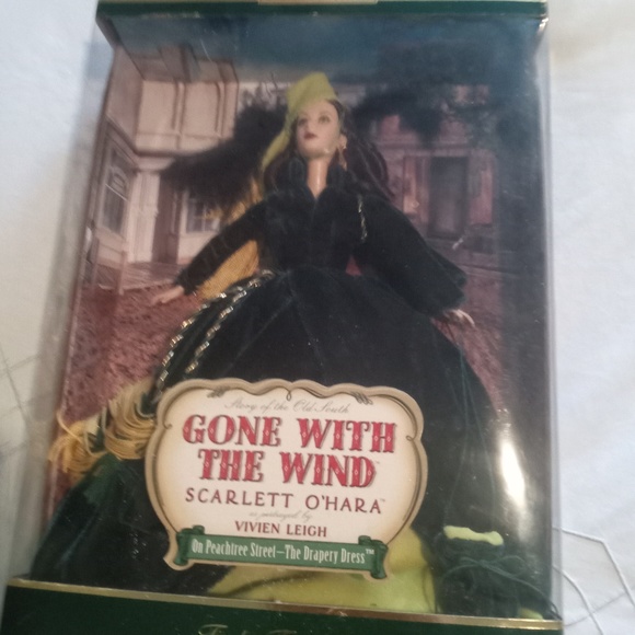 green emerald velvet dress 2004 Holiday Barbie (B5848)